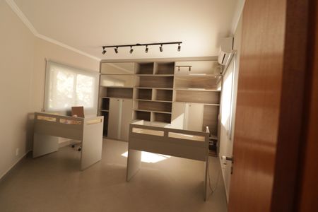 Casa de condomínio à venda com 1215m², 4 quartos e 5 vagas Casa de condomínio à venda com 1215m², 4 quartos e 5 vagasEscritório