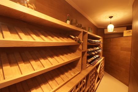 Casa de condomínio à venda com 1215m², 4 quartos e 5 vagas Casa de condomínio à venda com 1215m², 4 quartos e 5 vagasAdega