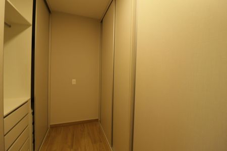 Casa de condomínio à venda com 1215m², 4 quartos e 5 vagas Casa de condomínio à venda com 1215m², 4 quartos e 5 vagas Closet /Suíte 1