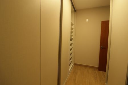 Casa de condomínio à venda com 1215m², 4 quartos e 5 vagas Casa de condomínio à venda com 1215m², 4 quartos e 5 vagas Closet /Suíte 1