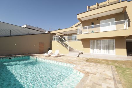 Casa de condomínio à venda com 1215m², 4 quartos e 5 vagas Casa de condomínio à venda com 1215m², 4 quartos e 5 vagasQuintal