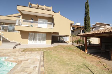 Casa de condomínio à venda com 1215m², 4 quartos e 5 vagas Casa de condomínio à venda com 1215m², 4 quartos e 5 vagasQuintal