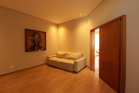 Casa de condomínio à venda com 1215m², 4 quartos e 5 vagas Casa de condomínio à venda com 1215m², 4 quartos e 5 vagasSala