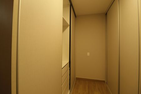 Casa de condomínio à venda com 1215m², 4 quartos e 5 vagas Casa de condomínio à venda com 1215m², 4 quartos e 5 vagasCloset /Suíte 1