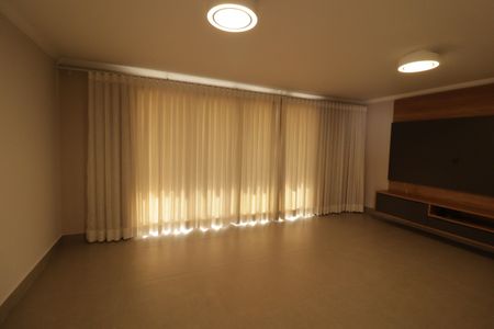 Casa de condomínio à venda com 1215m², 4 quartos e 5 vagas Casa de condomínio à venda com 1215m², 4 quartos e 5 vagasSala 2