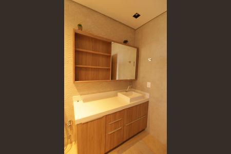 Casa de condomínio à venda com 1215m², 4 quartos e 5 vagas Casa de condomínio à venda com 1215m², 4 quartos e 5 vagas Banheiro/ Suíte