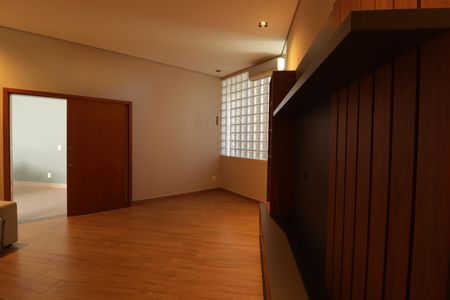 Casa de condomínio à venda com 1215m², 4 quartos e 5 vagas Casa de condomínio à venda com 1215m², 4 quartos e 5 vagasSala