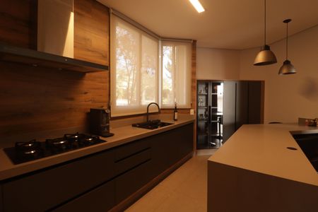 Casa de condomínio à venda com 1215m², 4 quartos e 5 vagas Casa de condomínio à venda com 1215m², 4 quartos e 5 vagasCozinha