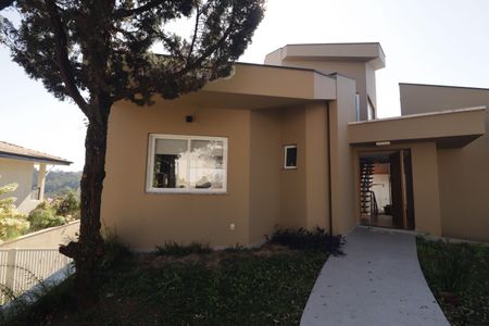 Casa de condomínio à venda com 1215m², 4 quartos e 5 vagas Casa de condomínio à venda com 1215m², 4 quartos e 5 vagasFachada