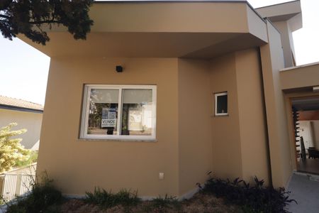 Casa de condomínio à venda com 1215m², 4 quartos e 5 vagas Casa de condomínio à venda com 1215m², 4 quartos e 5 vagasFachada