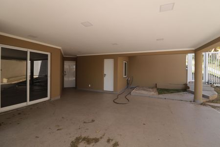 Casa de condomínio à venda com 1215m², 4 quartos e 5 vagas Casa de condomínio à venda com 1215m², 4 quartos e 5 vagasQuintal