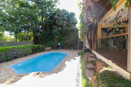 Casa à venda com 341m², 5 quartos e 6 vagas Casa à venda com 341m², 5 quartos e 6 vagasPiscina