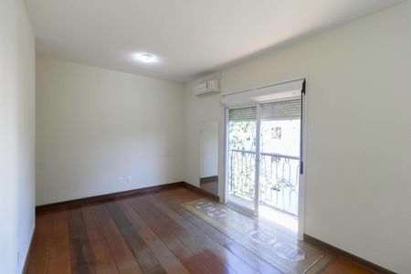 Casa à venda com 341m², 5 quartos e 6 vagas Casa à venda com 341m², 5 quartos e 6 vagasSuíte