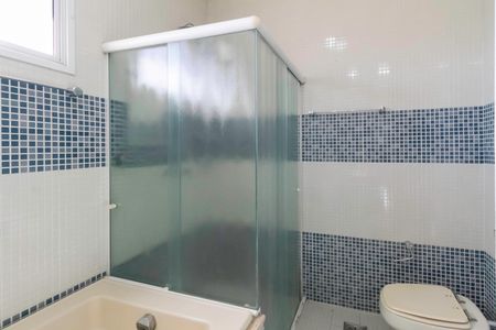 Casa à venda com 341m², 5 quartos e 6 vagas Casa à venda com 341m², 5 quartos e 6 vagasBanheiro da suíte