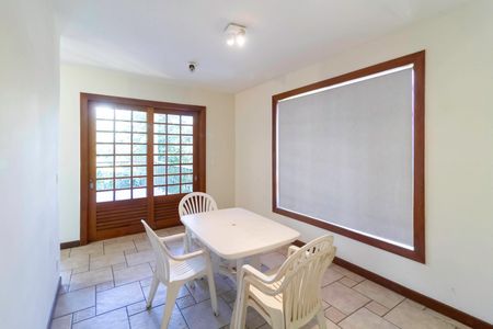 Casa à venda com 341m², 5 quartos e 6 vagas Casa à venda com 341m², 5 quartos e 6 vagasSala 2