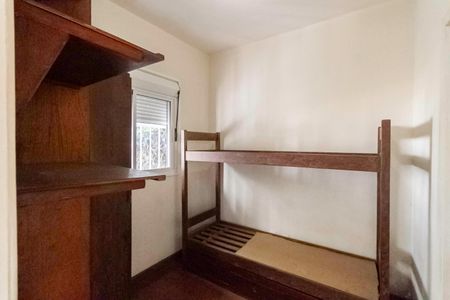 Casa à venda com 341m², 5 quartos e 6 vagas Casa à venda com 341m², 5 quartos e 6 vagasQuarto de serviço