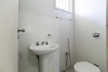 Casa à venda com 341m², 5 quartos e 6 vagas Casa à venda com 341m², 5 quartos e 6 vagasBanheiro de serviço