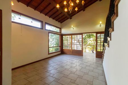 Casa à venda com 341m², 5 quartos e 6 vagas Casa à venda com 341m², 5 quartos e 6 vagasSala 1