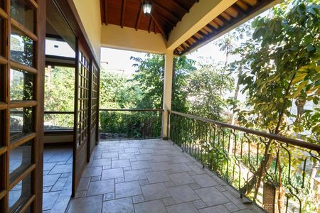 Casa à venda com 341m², 5 quartos e 6 vagas Casa à venda com 341m², 5 quartos e 6 vagasVaranda da sala 1