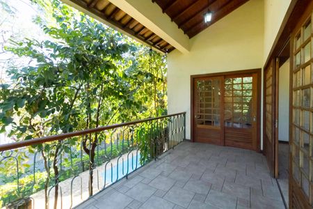 Casa à venda com 341m², 5 quartos e 6 vagas Casa à venda com 341m², 5 quartos e 6 vagasVaranda da sala 1