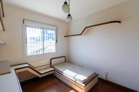 Casa à venda com 341m², 5 quartos e 6 vagas Casa à venda com 341m², 5 quartos e 6 vagasQuarto 2