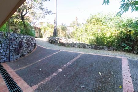 Casa à venda com 341m², 5 quartos e 6 vagas Casa à venda com 341m², 5 quartos e 6 vagasGaragem