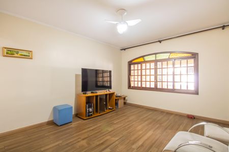 Casa à venda com 144m², 3 quartos e 2 vagas Casa à venda com 144m², 3 quartos e 2 vagasSala