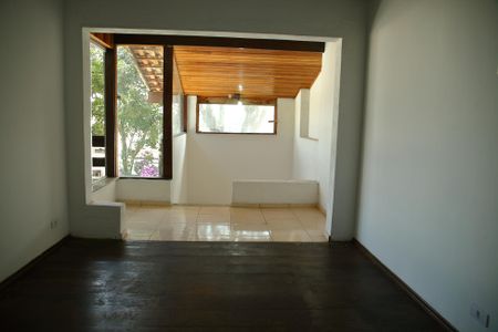 Casa para alugar com 327m², 4 quartos e 4 vagasSala (Casa 2)