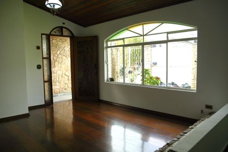 Casa para alugar com 327m², 4 quartos e 4 vagasSala