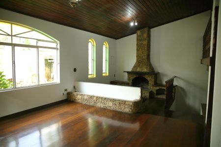 Casa para alugar com 327m², 4 quartos e 4 vagasSala