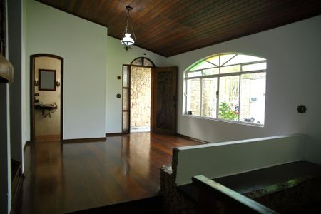 Casa para alugar com 327m², 4 quartos e 4 vagasSala