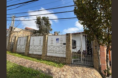 Casa para alugar com 327m², 4 quartos e 4 vagas Casa para alugar com 327m², 4 quartos e 4 vagasFachada Casa 1