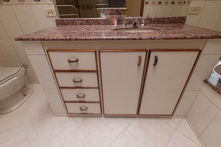 Apartamento à venda com 269m², 4 quartos e 3 vagasBanheiro da Suíte