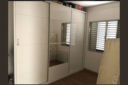 Casa à venda com 220m², 4 quartos e 2 vagas Casa à venda com 220m², 4 quartos e 2 vagasQuarto