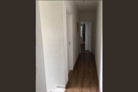 Casa à venda com 220m², 4 quartos e 2 vagas Casa à venda com 220m², 4 quartos e 2 vagasCorredor