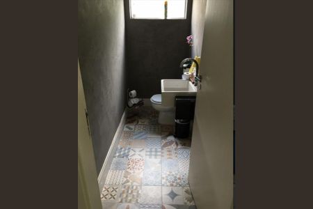 Casa à venda com 220m², 4 quartos e 2 vagas Casa à venda com 220m², 4 quartos e 2 vagasBanheiro