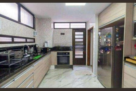 Casa à venda com 300m², 4 quartos e 4 vagasCozinha