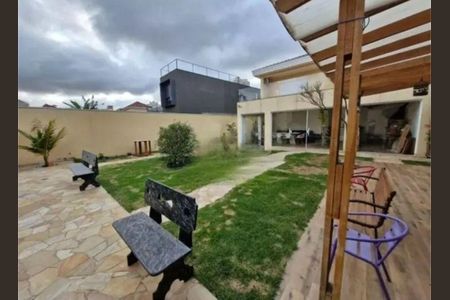 Casa à venda com 700m², 4 quartos e 4 vagas