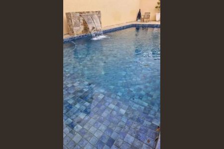 Casa à venda com 700m², 4 quartos e 4 vagas Casa à venda com 700m², 4 quartos e 4 vagasPiscina