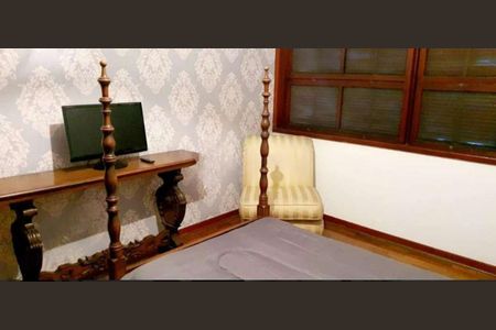 Casa à venda com 300m², 5 quartos e 3 vagas Casa à venda com 300m², 5 quartos e 3 vagasQuarto