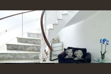 Casa à venda com 300m², 5 quartos e 3 vagas Casa à venda com 300m², 5 quartos e 3 vagasSala