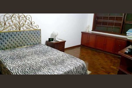 Casa à venda com 300m², 5 quartos e 3 vagas Casa à venda com 300m², 5 quartos e 3 vagasQuarto