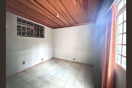 Casa à venda com 300m², 3 quartos e 2 vagas Casa à venda com 300m², 3 quartos e 2 vagasQuarto