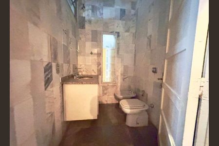 Casa à venda com 300m², 3 quartos e 2 vagas Casa à venda com 300m², 3 quartos e 2 vagasBanheiro