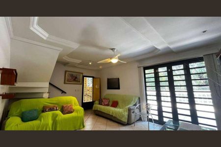 Casa à venda com 300m², 2 quartos e 3 vagasSala