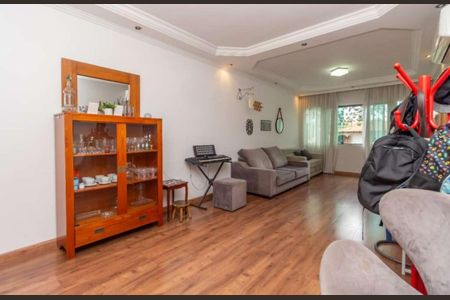 Casa à venda com 200m², 3 quartos e 3 vagasSala