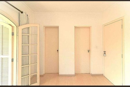 Casa à venda com 360m², 4 quartos e 4 vagas Casa à venda com 360m², 4 quartos e 4 vagasQuarto