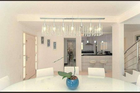 Casa à venda com 360m², 4 quartos e 4 vagas Casa à venda com 360m², 4 quartos e 4 vagasSala de Jantar