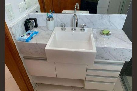 Casa à venda com 240m², 4 quartos e 4 vagasBanheiro