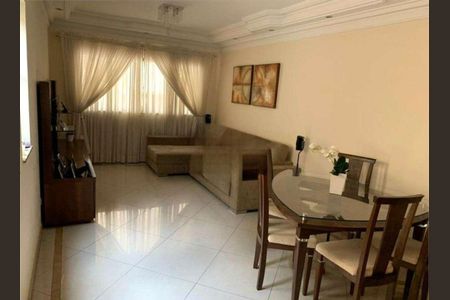 Casa à venda com 240m², 4 quartos e 4 vagasSala